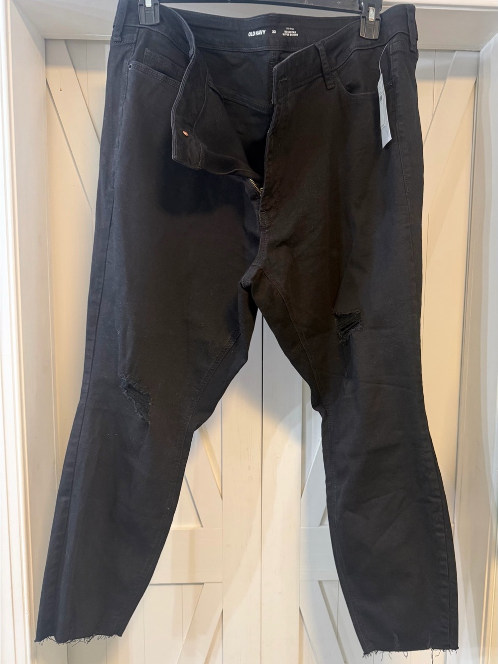 Old Navy Women’s Black Distressed Slim Jeans